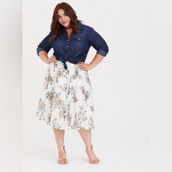 Torrid White Floral Mini Skirt - Picture 4 of 8